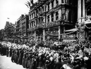 Treinador da rainha Victorias dirigindo através de Cheapside durante sua procissão do Jubileu de diamante, 1897